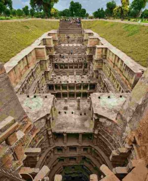 Patan's Ran Ki Vav (The Queen's Stepwell), Sculptures, Story, artefacts, unique steps, architecture structure, review, rating, price, attraction 